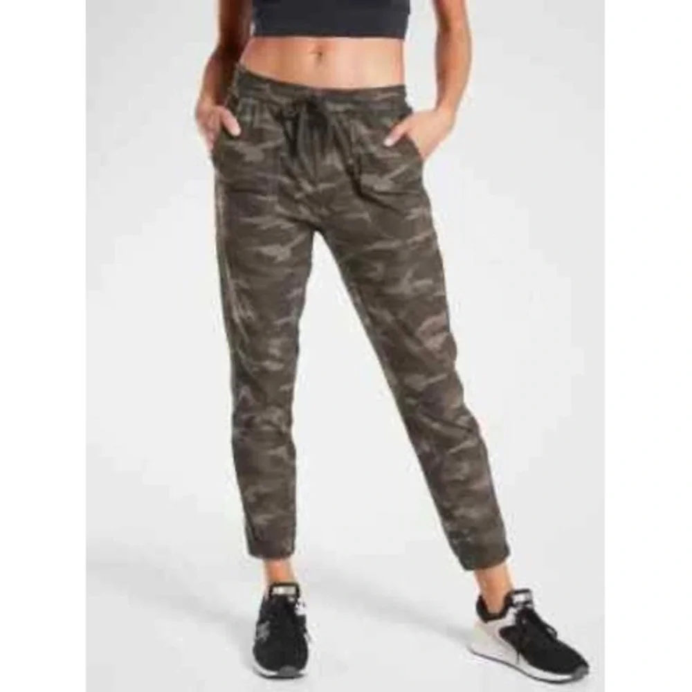 Athleta Farallon Jogger Camo‎ Print Drawstring Waist Women Size 14 Athleisure